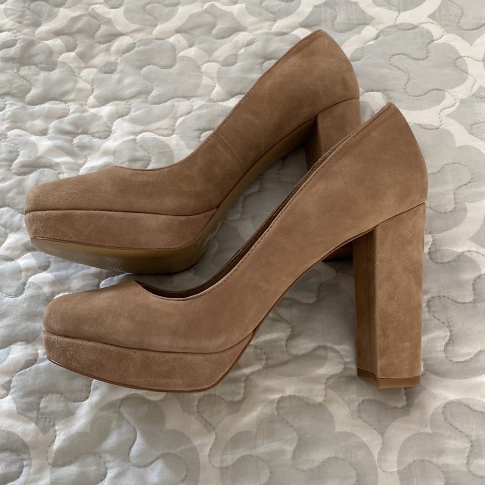 Pumps. - Picture 2 of 2
